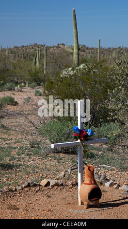 Un lieu de culte sur le côté d'une route sur la nation Tohono O'odham Indian Reservation. Banque D'Images