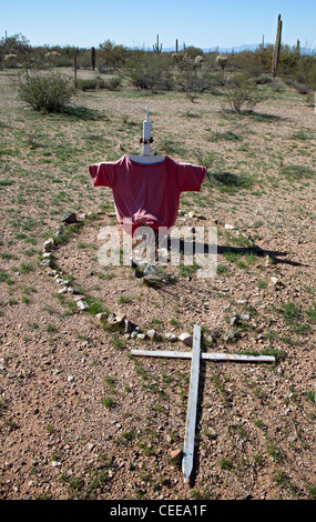 Un lieu de culte sur le côté d'une route sur la nation Tohono O'odham Indian Reservation. Banque D'Images