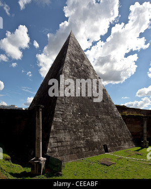 Rom, Cestiuspyramide, Pyramide de Caius Cestius Banque D'Images