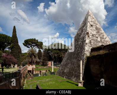 Rom, Cestiuspyramide, Pyramide de Caius Cestius Banque D'Images