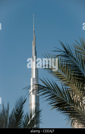 Burj Khalifa est un des bâtiments les plus grands du monde, à 828m. Situé sur le centre-ville de Dubaï, Sheikh Zayed Road. Banque D'Images