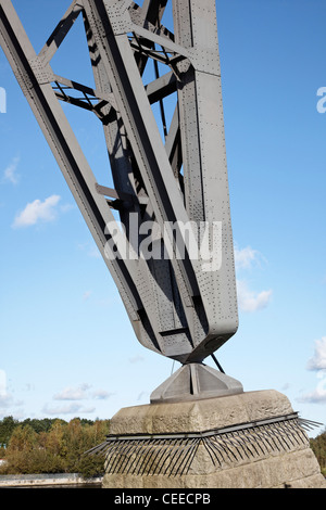 Käthe-kollwitz Hochbrücke, 1911 und 1913 erbaute Stahlkonstruktion über den Nord-Ostsee-Kanal, Eisenbahn-Brücke Schwebefähre und Banque D'Images