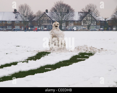 Un bonhomme de neige sur Figges Marsh à Mitcham, Londres Banque D'Images