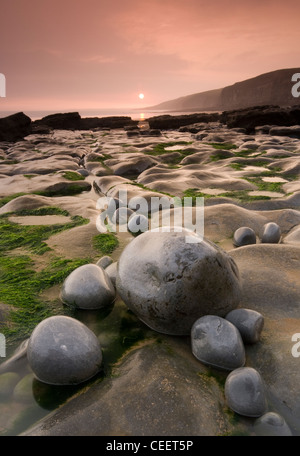 Cette image a été prise sur une soirée très humide jusqu'à Southerndown beach aka Dunraven bay. Banque D'Images