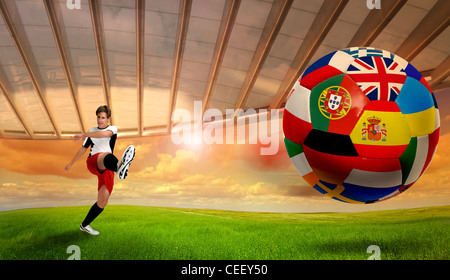 Joueur de football botter un ballon avec Euro Cup nations flags Banque D'Images