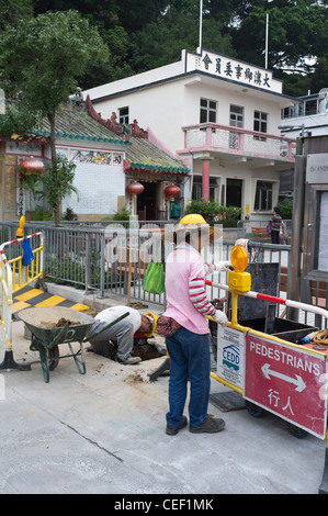 dh Tai O Asie LANTAU HONG KONG Chinois cooly femme ouvrier de construction paille chapeau ouvriers asiatiques chantier Banque D'Images