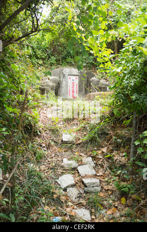 Dh PENG CHAU ISLAND HONG KONG chinois Chine Pays pierre tombale tombes tombe Banque D'Images