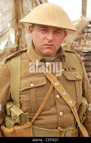 L'homme habillé en soldat de la première guerre mondiale Banque D'Images