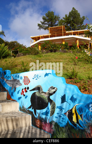 Peinture murale à l'extérieur de la vie marine dans l'auberge Santa Catalina , , province de Veraguas Panama Banque D'Images