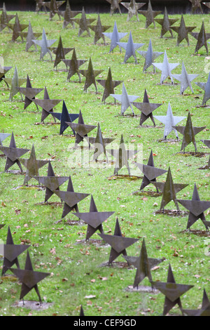 Lignes d'étoiles à Tombstone, cimetière cimetière soviétique. Gdynia, Pologne Banque D'Images