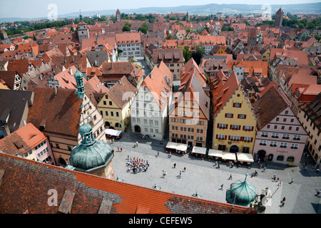 Vue aérienne sur l'époque médiévale Rothenburg ob der Tauber, Franconia, Bavaria, Germany, vue vers l'Est de l'Hôtel de Ville Tour. Banque D'Images