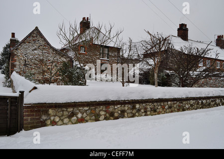 Exceptionnellement longs et froids de l'hiver en Angleterre de 2011-2012 avec les plages de West Norfolk et les étangs sous la glace et la neige Banque D'Images