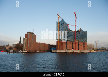 Elbphilharmonie, Hambourg, nouveau concert hall, est érigée sur un ancien entrepôt portuaire avec une façade en verre brillant Banque D'Images