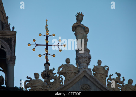 Les décorations sur le dessus de la Basilica di San Marco. Venise, Italie. Banque D'Images