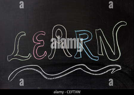 Dessin à la craie - APPRENDRE word written on chalkboard Banque D'Images