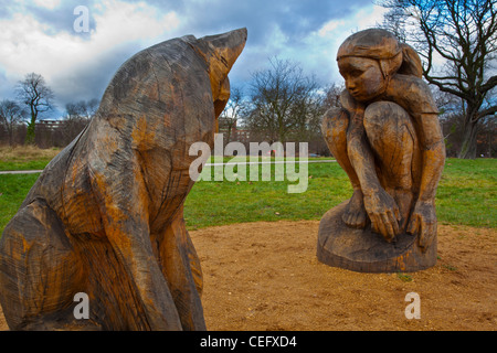 L'Angleterre, Londres, Regents Park. Sculptures en bois dans le parc du Regent's Park, un parc Royal de Londres. Banque D'Images