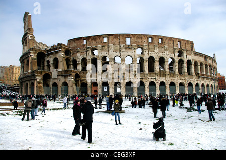 Coliseum (Colosseum) sous la neige, Rome Banque D'Images