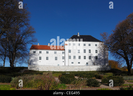 Le château médiéval Dragsholm du XIIe siècle apparemment hanté à Hørve, dans la partie nord-ouest de la Zélande, au Danemark. Maintenant un restaurant et un hôtel célèbres Banque D'Images