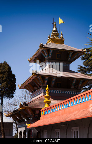 L'Inde, le Bengale occidental, le centre-ville de Darjeeling, Dhirdham Temple Hindou tour pagode de style népalais Banque D'Images