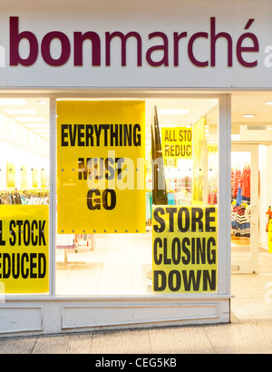 Une succursale de la magasin de vêtements pour femmes BonMarche, partie de l'échec de paons groupe de magasins, sur le point de fermer, au Royaume-Uni. Banque D'Images