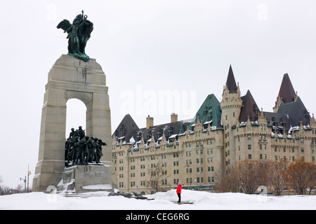 Monument commémoratif de guerre à l'Hôtel Fairmont Château Laurier, Ottawa, Canada Banque D'Images