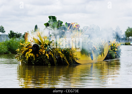 Décoré dans le fabuleux bateaux spectaculaire parade annuelle aux fleurs Westland 02 août 2009, Maasland, aux Pays-Bas. Banque D'Images