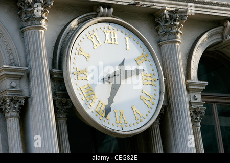 Horloge en fonte à l'avant de l'E. C. Haughwout building new york city Banque D'Images