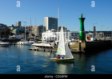 Un Laxe docks et marina. Vigo, Galice, Espagne. Banque D'Images