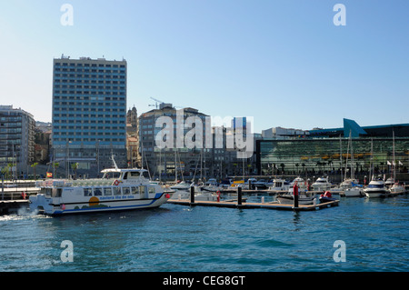 Un Laxe docks, marina et centre commercial. Vigo, Galice, Espagne. Banque D'Images