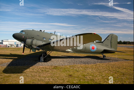 Douglas DC3 Dakota de l'Aviation royale canadienne, le Musée de la Base aérienne de Comox. L'île de Vancouver, BC. Le Canada. 7986 SCO Banque D'Images