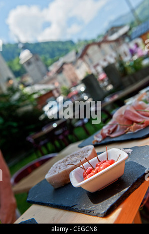 Le Jardin De La Roche restaurant dans le village de Beaufort. Département Région Rhône-Alpes France Banque D'Images