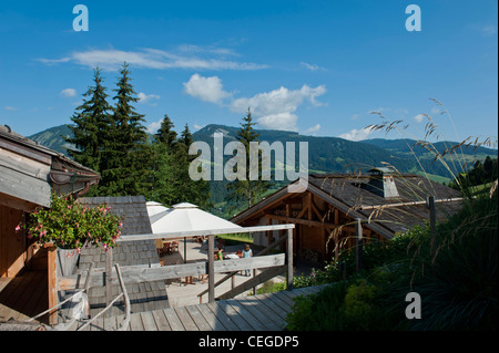 Vue sur les Alpes à partir de la terrasse à Flocons de sel gourmet restaurant & Hotel. Megève. France Banque D'Images