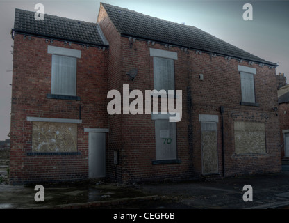 Maisons de la vieille ville minière du Yorkshire du Sud de Goldthorpe abandonné et prêt pour la démolition (High Dynamic Range) Banque D'Images