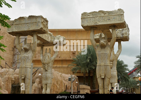 Anubis géant Statues, l'Égypte ancienne, Universal Studios Singapore. Banque D'Images