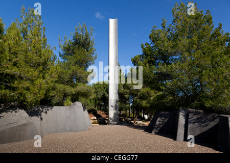 Le pilier de l'héroïsme au site de l'Holocauste Yad Vashem à Jérusalem, Israël Banque D'Images