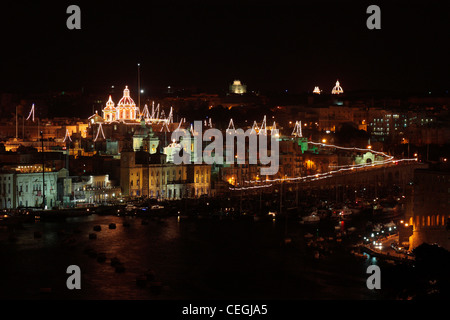 Birgu (également connu sous le nom de Vittoriosa) à Malte, illuminé la festa temps Banque D'Images