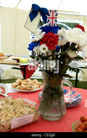 Rouge, blanc et bleu décoration fleur lors d'une fête de rue traditionnelles, England, UK Banque D'Images