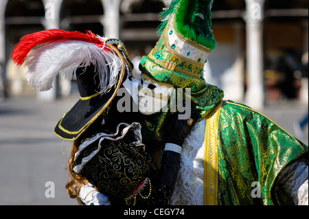 Carnnival vénitien traditionnel de costumes à la place San Marco Banque D'Images