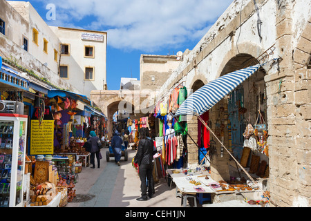 Boutiques et étals de la Medina, Essaouira, Maroc, Afrique du Nord Banque D'Images
