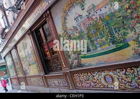 Pub traditionnel à Madrid, Espagne Banque D'Images