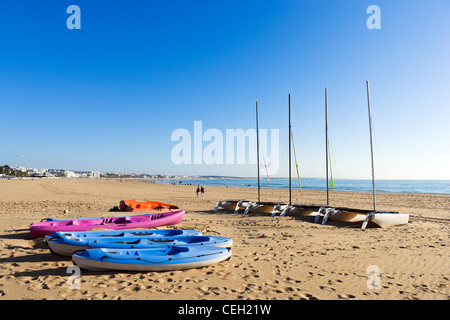 Plage à proximité de la Marina d'Agadir, Agadir, Maroc, Afrique du Nord Banque D'Images