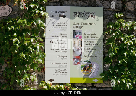 Flavigny-sur-Ozerain, stade de l'Anis de l'Abbaye de Flavigny - usine Aniseed. Certaines scènes de 'Chocolat' ont été filmées dans ce village. Banque D'Images