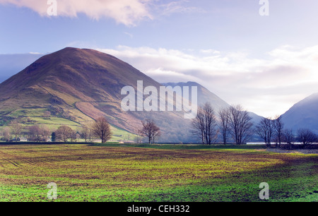 Vue du pont du Corbeau au pied de la puce en janvier, à Hartsop qui s'élève au-dessus de la Défense qui Hartsop Patterda, Village Banque D'Images