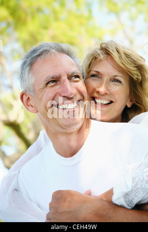 Mature couple smiling et avoir du plaisir. Banque D'Images