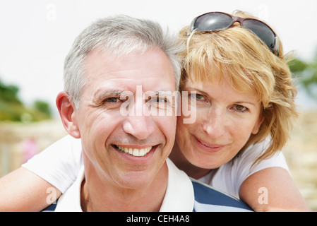 Mature couple smiling et avoir du plaisir. Banque D'Images