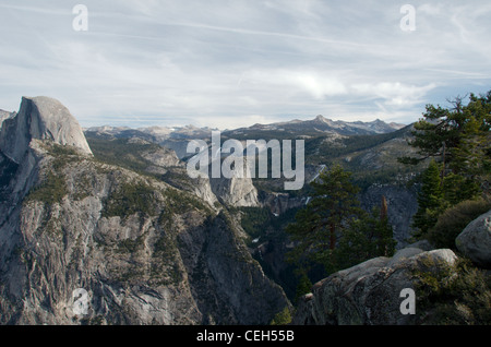 Peu de Yosemite Valley -- Vue de Glacier Point Banque D'Images