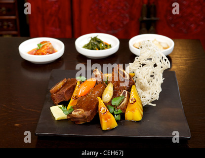 Côte de boeuf coréen avec des légumes. Banque D'Images