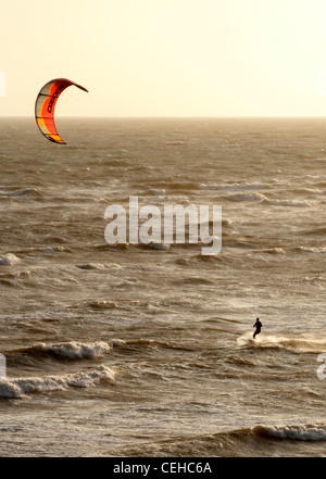 Sports extrêmes Kite-surf à l'île de Wight Sandown Banque D'Images