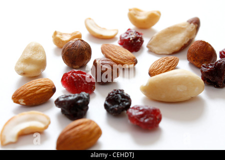 Les fruits et les noix mélangées dans une façon healht Banque D'Images