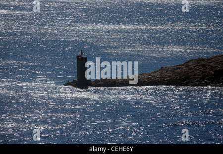 Phare, au sud de l'île de Pag en Croatie Banque D'Images